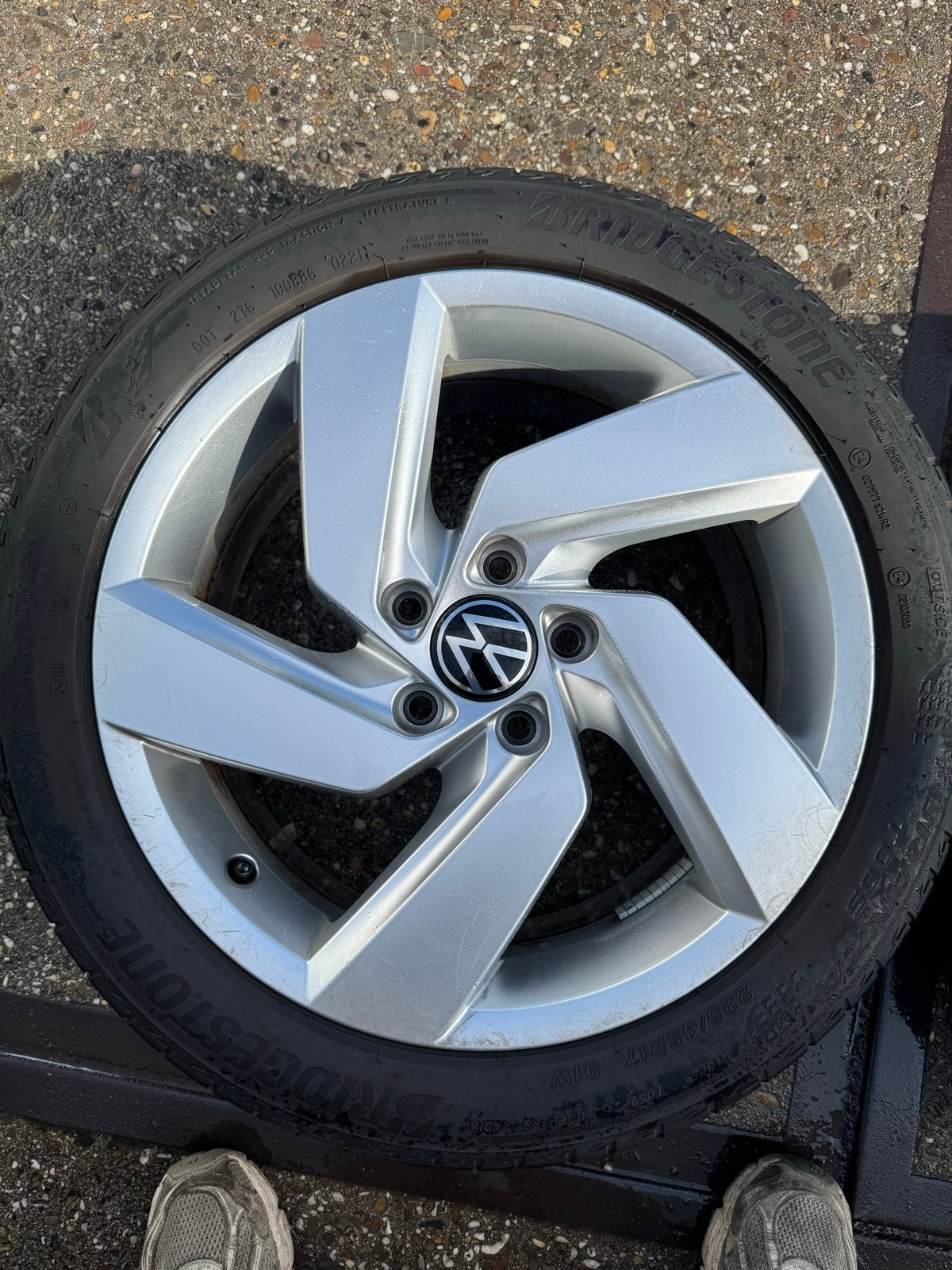 VW GTE velgen Bridgestone 225/45R17 91W banden en velgen, Auto-onderdelen, Banden en Velgen, Ophalen, Gebruikt, Banden en Velgen