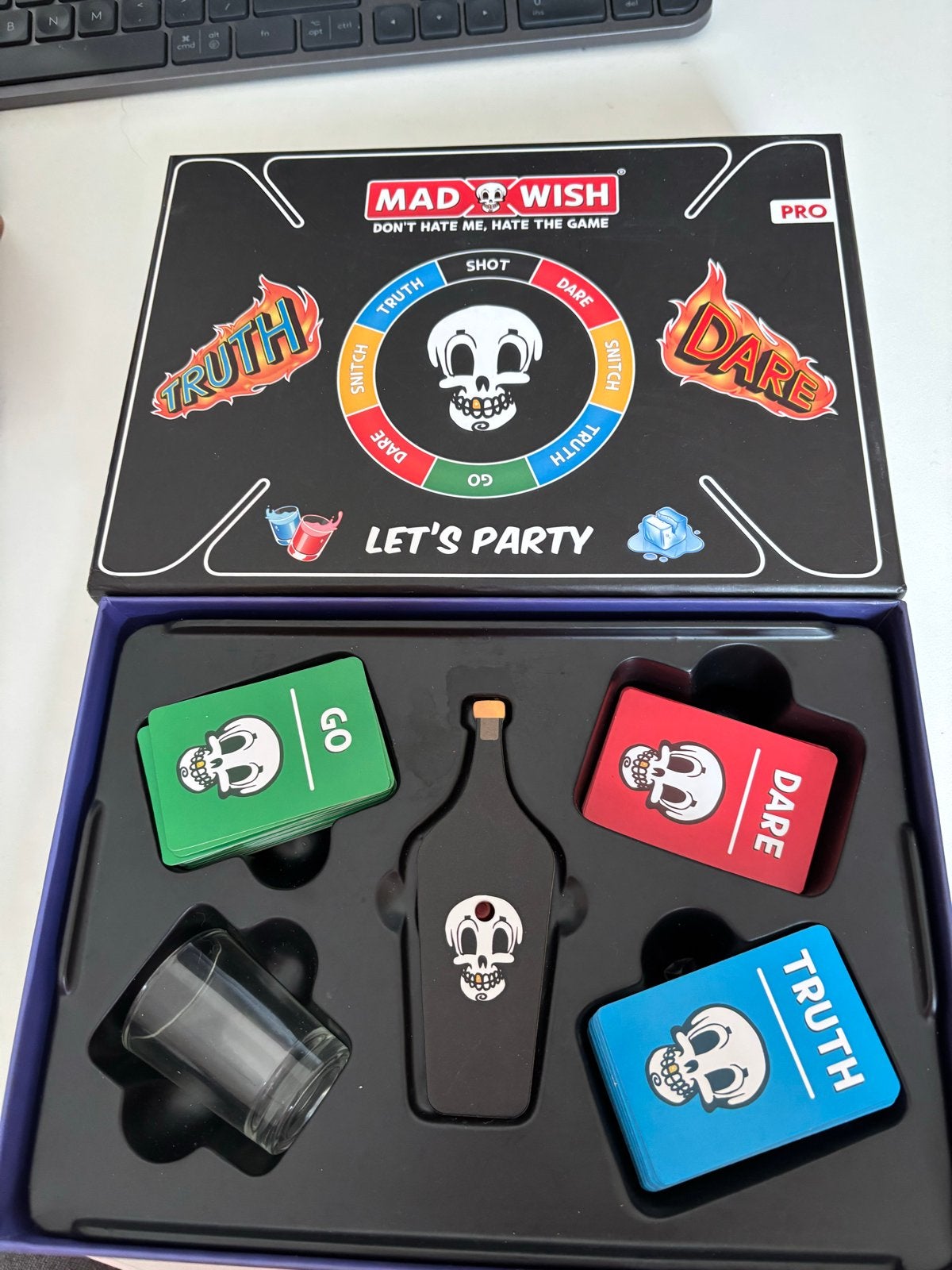 Mad Wish Pro Edition - Party Drinkspel, Drie of vier spelers, Ophalen of Verzenden, Zo goed als nieuw