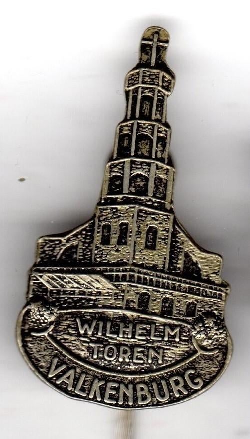 Speldje WILHELMINA TOREN VALKENBURG DIE IS INGESTORT 2e (A3), Verzamelen, Speldjes, Pins en Buttons, Ophalen of Verzenden, Gebruikt