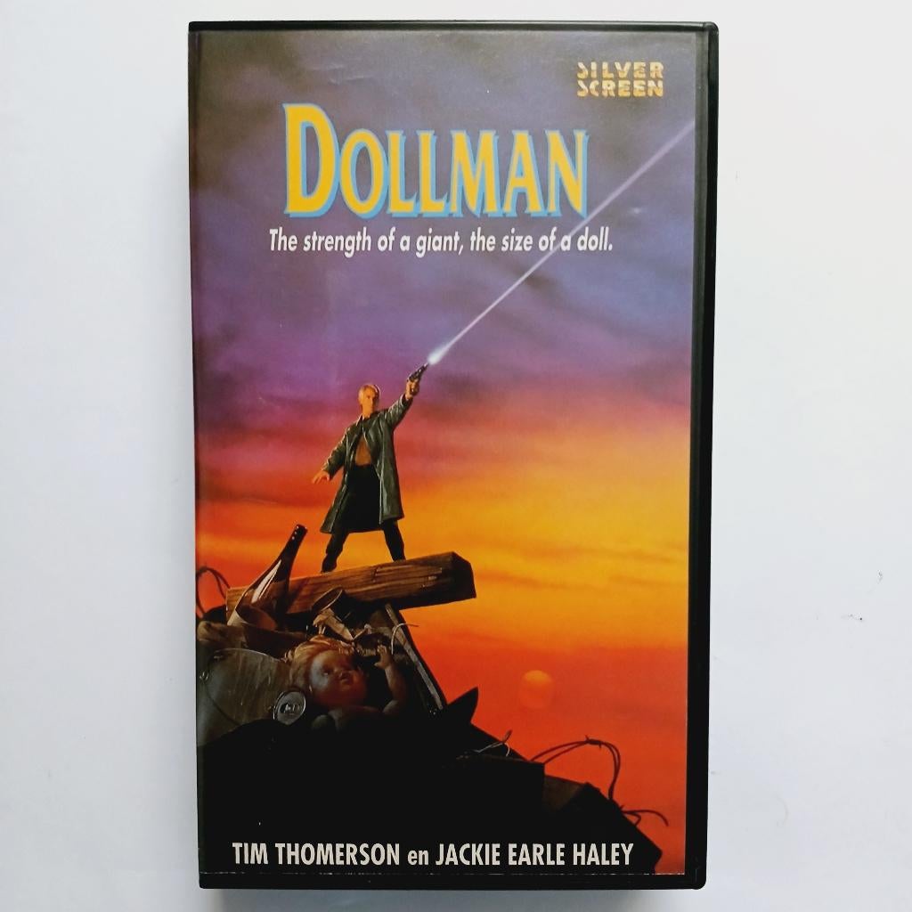 Dollman - NL retail vhs - Silver Screen, Cd's en Dvd's, VHS | Film, Gebruikt, Science Fiction en Fantasy, Alle leeftijden, Verzenden