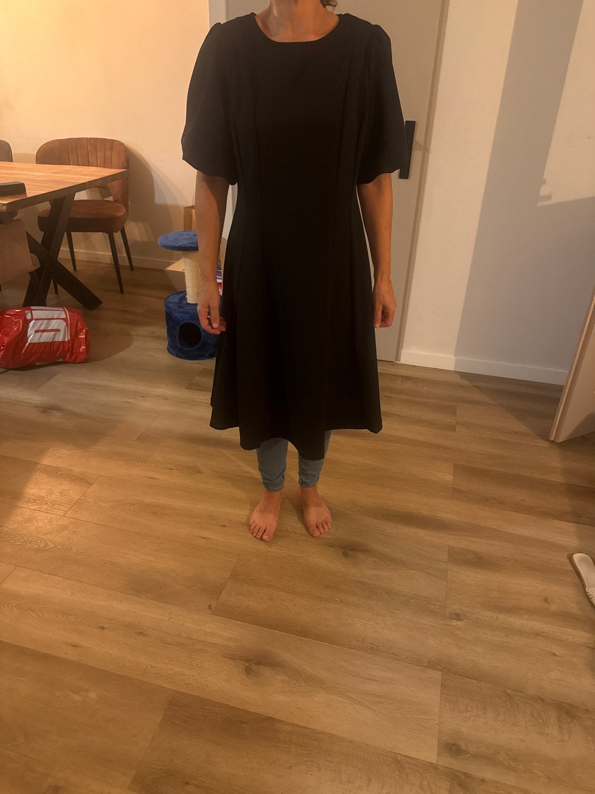 Elegant zwart jurkje met pofmouwtjes, Zwart, Zo goed als nieuw, Onder de knie, Ophalen