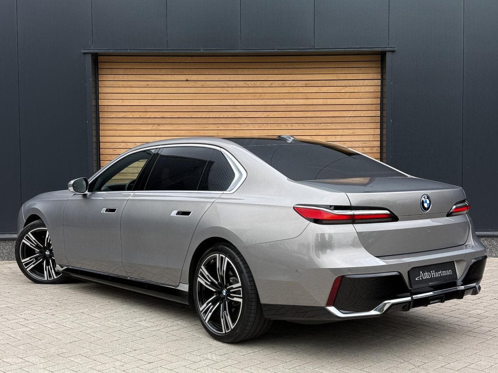 BMW i7 xDrive60 106 kWh THEATRE|4W-BESTURING|MASSAGE & STOEL, Auto's, BMW, Automaat, Gebruikt, Zwart, 624 km