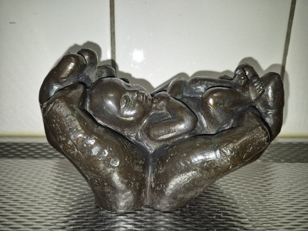 beeldje "Baby in handen", Ophalen of Verzenden, Gebruikt, Overige typen