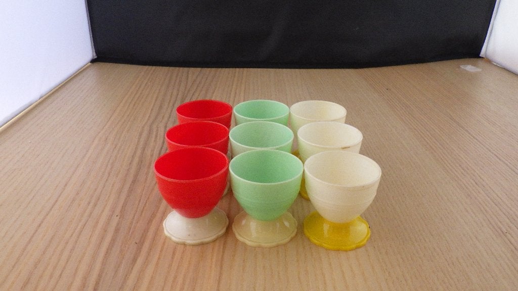 mooie retro gekleurde eierdopjes op voet, Verzamelen, Retro, Ophalen of Verzenden, Overige typen