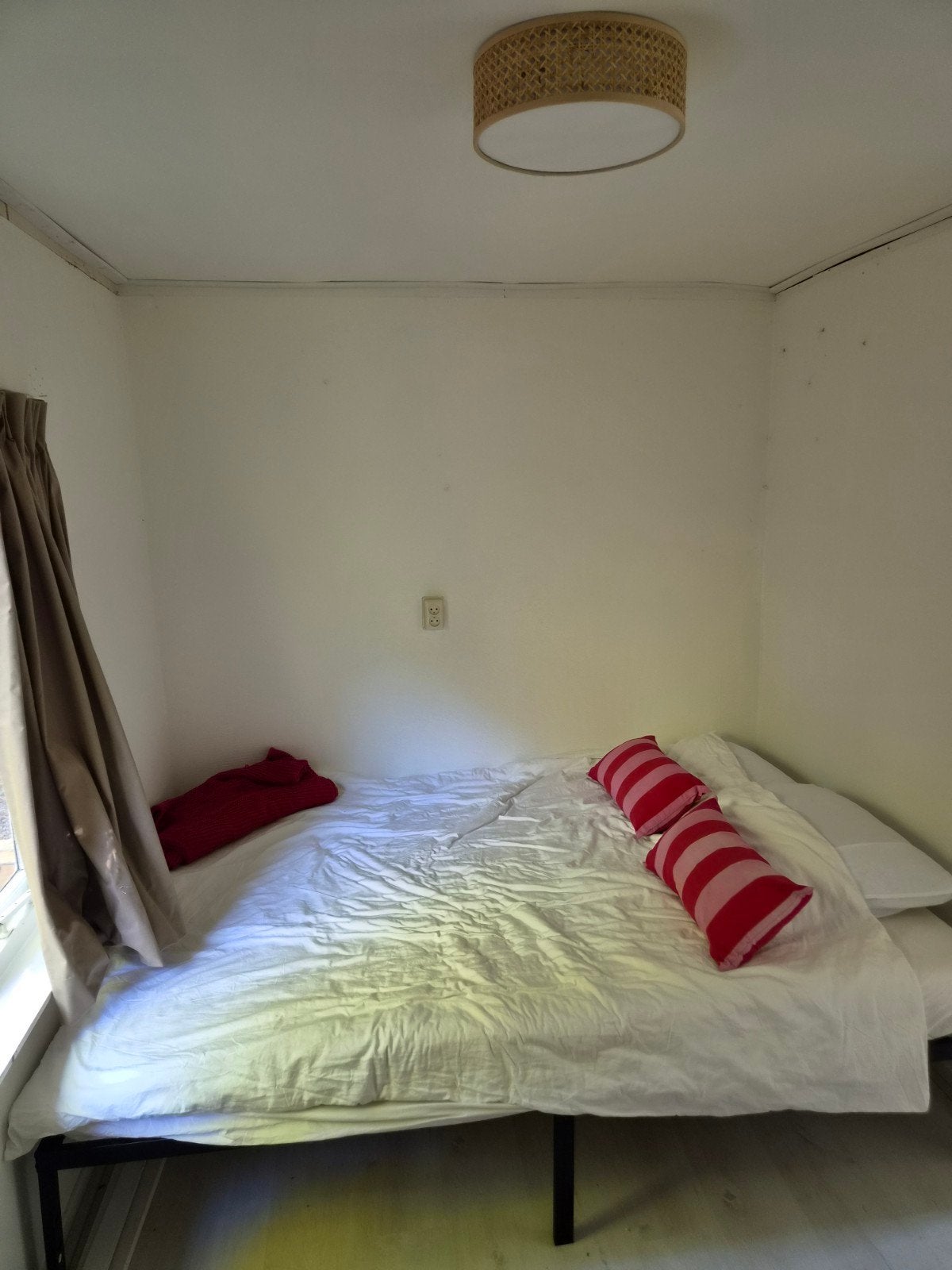 Tuinhuis te koop in bosrijke omgeving nabij binnenstad, In bos, Overige typen, Recreatiepark, Groningen