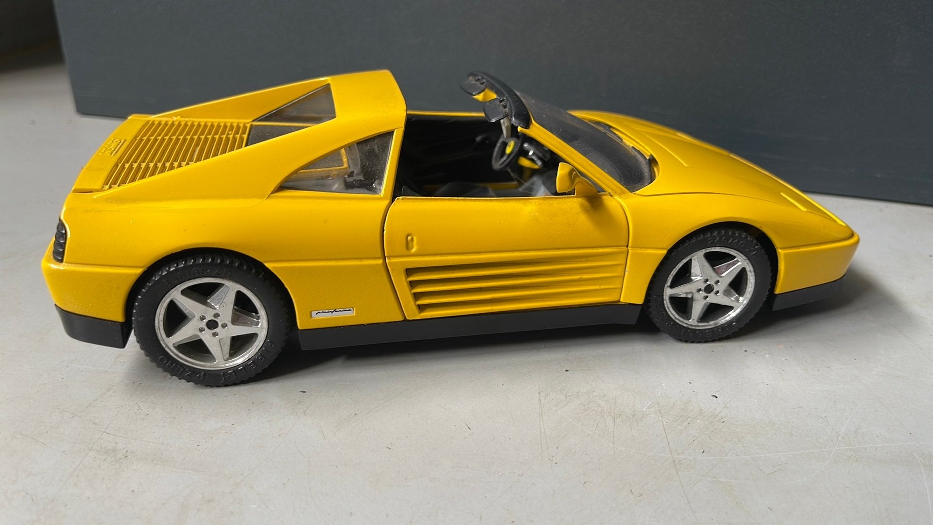 Mira Ferrari 348 1:18, Ophalen of Verzenden, Zo goed als nieuw