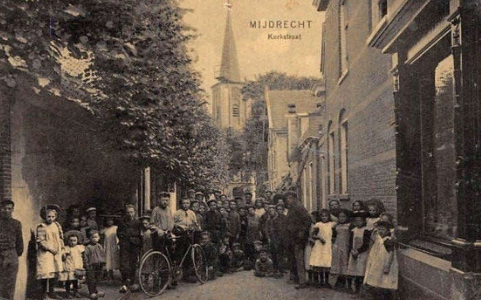 Mijdrecht Kerkstraat 1910 met veel volk & kinderen, Verzamelen, Verzenden, Voor 1920, Gelopen, Utrecht