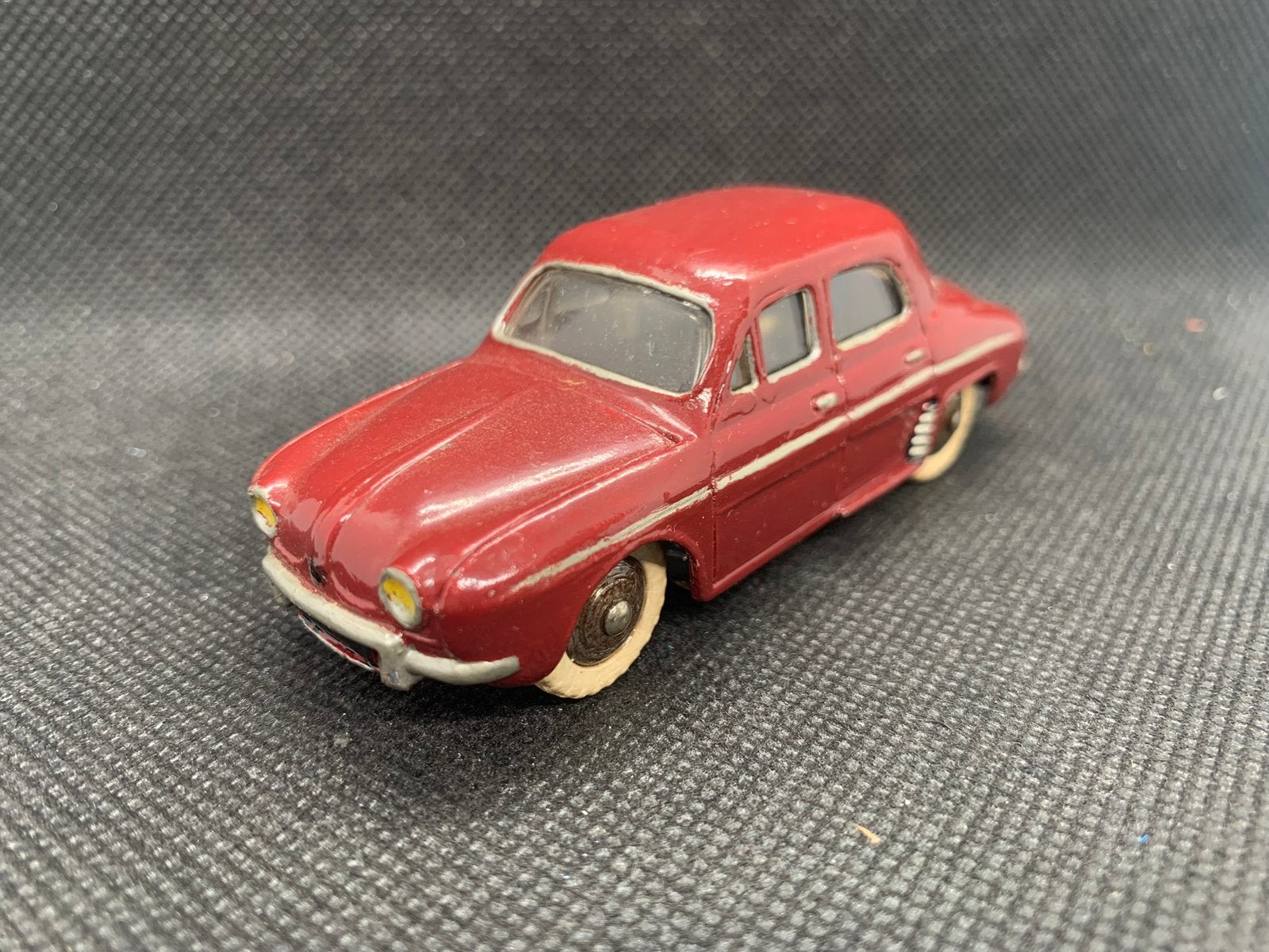 Dinky Toys Renault Dauphine 1:43 Repaint, Verzenden, Zo goed als nieuw, Auto, Dinky Toys