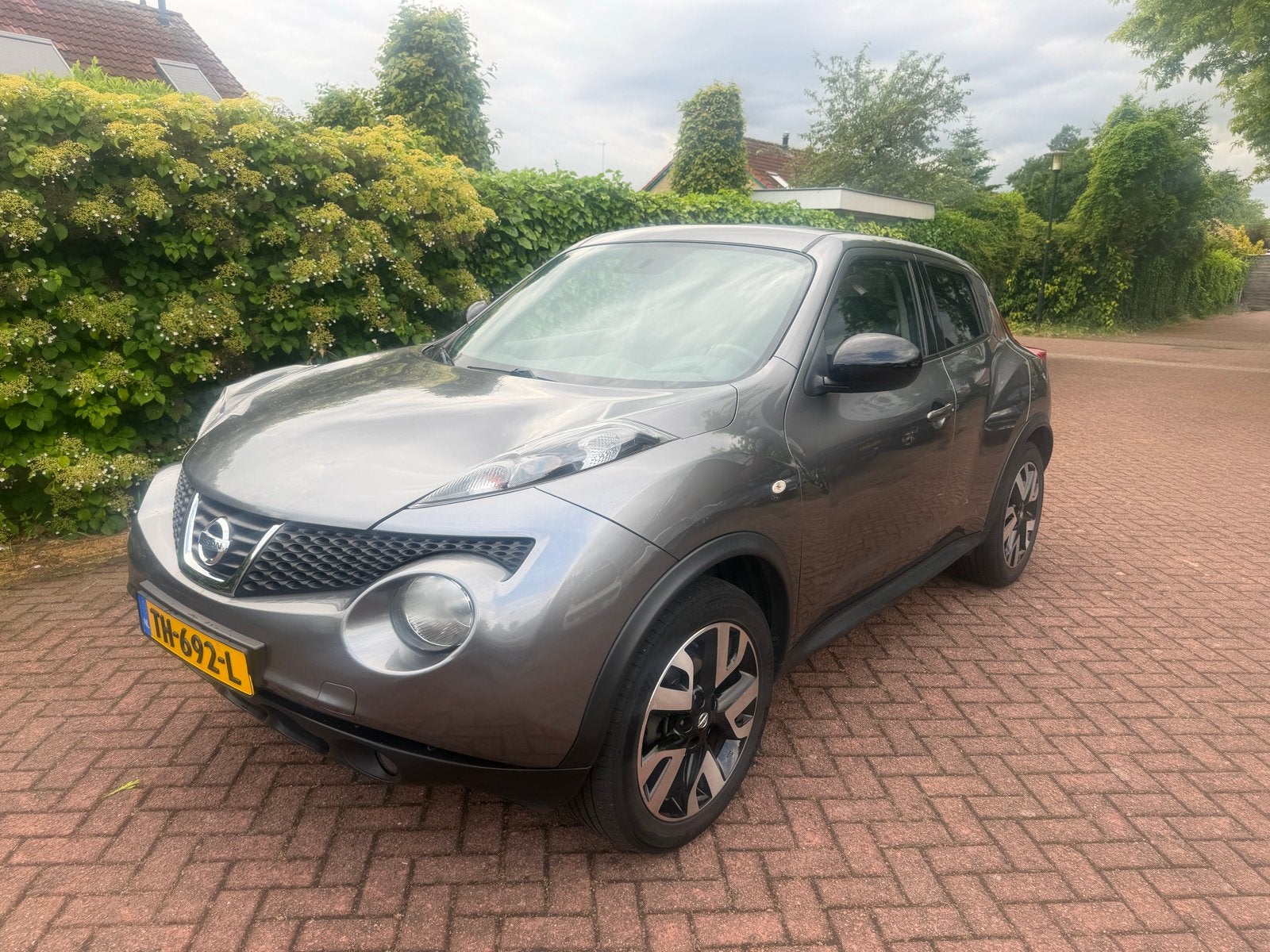 Nissan Juke 1.6 86KW Eco-pure Drive 2013 Grijs, Auto's, Voorwielaandrijving, Stof, 1250 kg, 4 cilinders