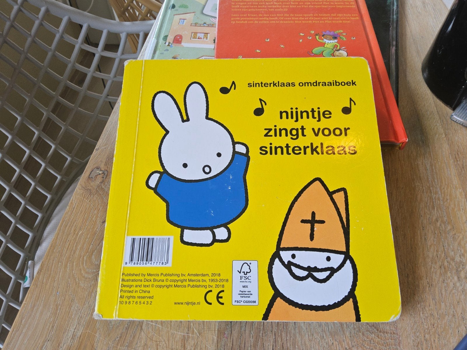 Nijntje Sinterklaas omdraaiboek Zingt & Zet Schoen Dick Brun, Gelezen, Jongen of Meisje, Ophalen of Verzenden, Voorleesboek