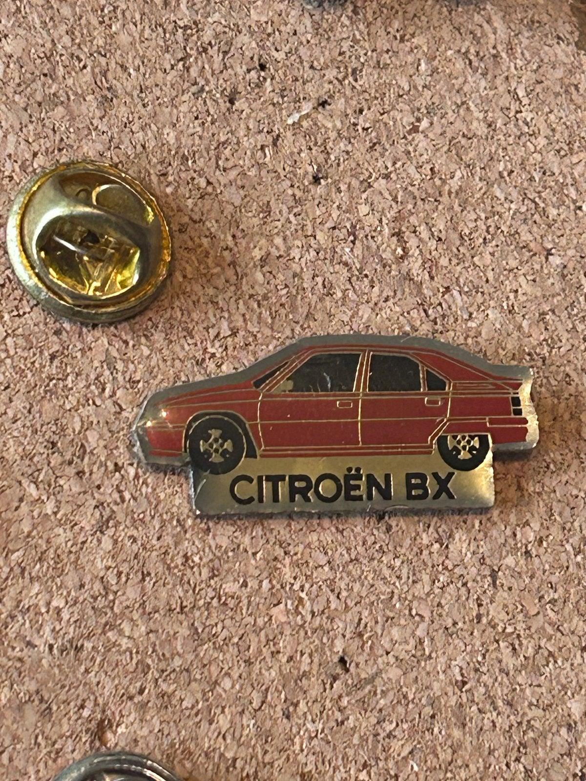 Citroën BX Auto pin - Vintage Collectible, Ophalen of Verzenden, Zo goed als nieuw, Transport, Speldje of Pin