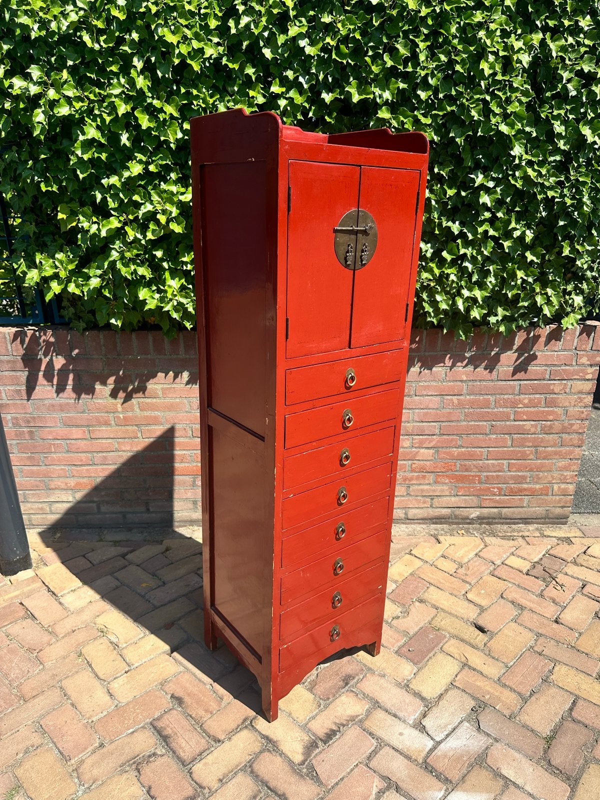 Chinese rode hoge kast met lades en deurtjes, Ophalen, 25 tot 50 cm