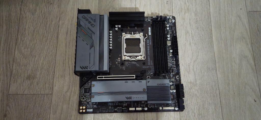 Gigabyte B650 Gaming X AX (Defect), Computers en Software, Moederborden, Niet werkend, AMD, DDR5, Ophalen