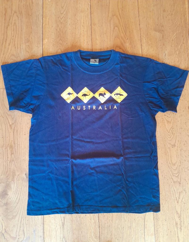 Blauw T-shirt met Australië dieren waarschuwingsborden, Ophalen of Verzenden, Australia, Gedragen, Maat 48/50 (M)