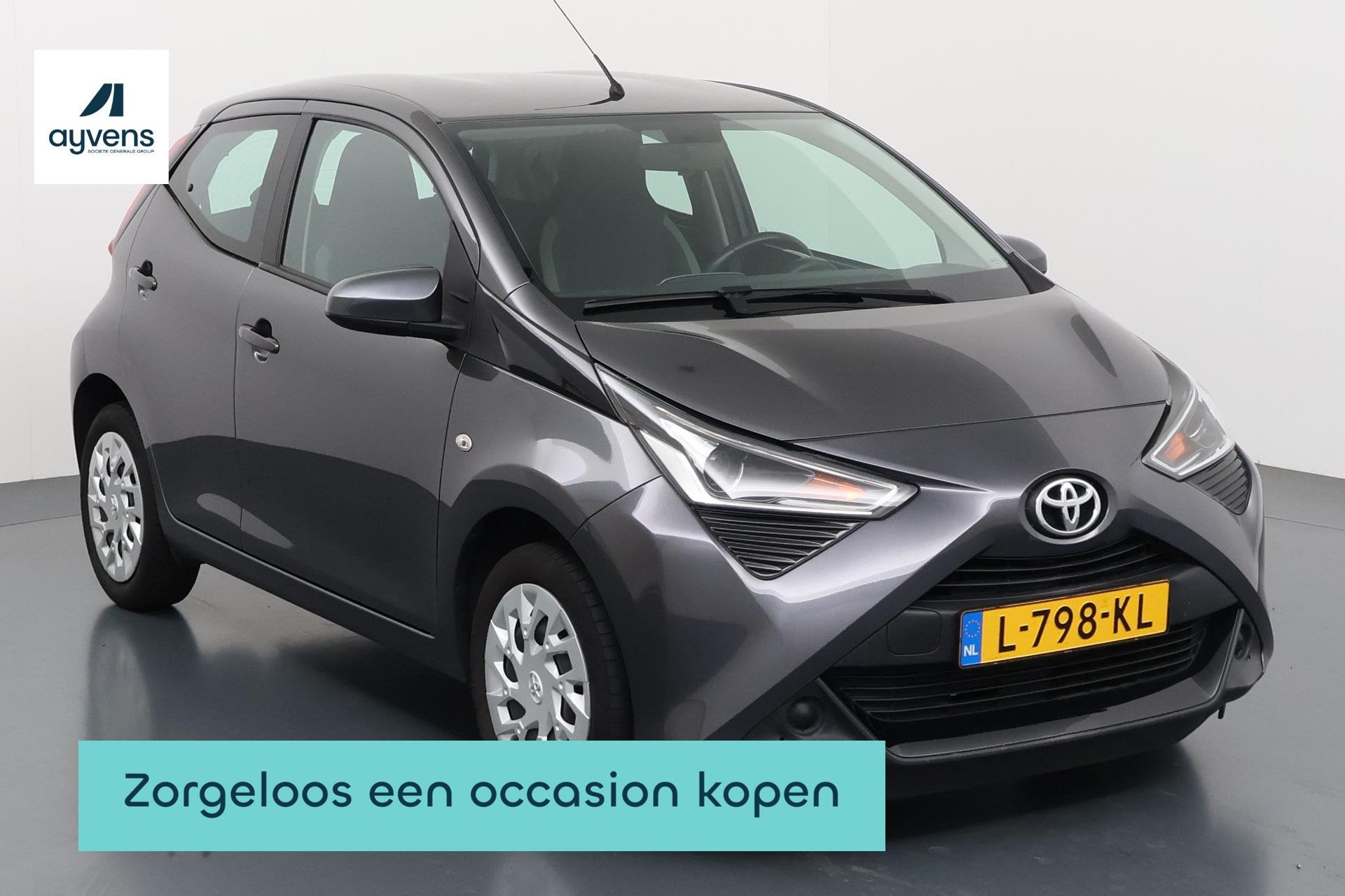 Toyota Aygo 1.0 VVT-i x-play Handzame stadsauto met slimme e, Stof, Gebruikt, 4 stoelen, Origineel Nederlands