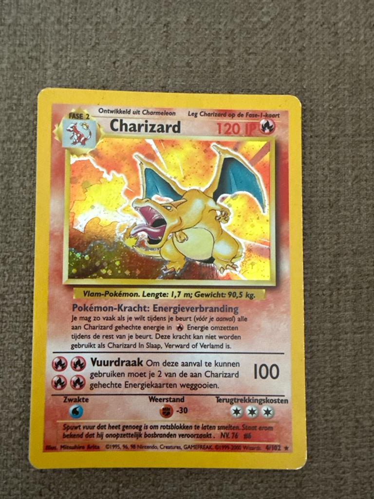 Pokémon Charizard Holo 4/102 Nederlands WOTC Vintage, Hobby en Vrije tijd, Verzamelkaartspellen | Pokémon, Ophalen of Verzenden