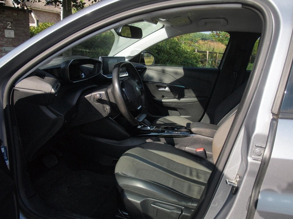 Peugeot e-208 EV Allure 50 kWh | Camera | Apple Carplay | Na, Auto's, Peugeot, 136 pk, Gebruikt, Leder en Stof, Parkeersensor