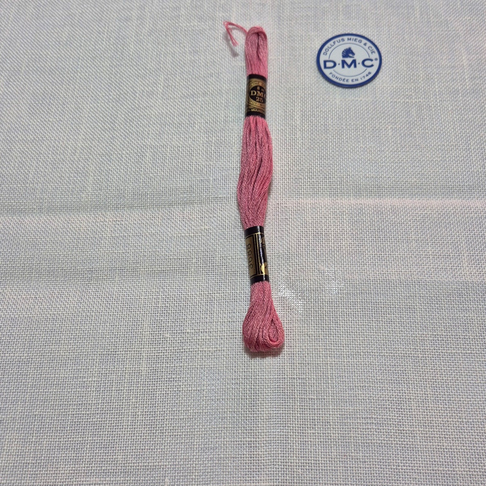 DMC mouline, roze 3688, Ophalen of Verzenden, 68314 ILLZACH Cedex FRANCE, Borduurgaren of Zijde, DMC