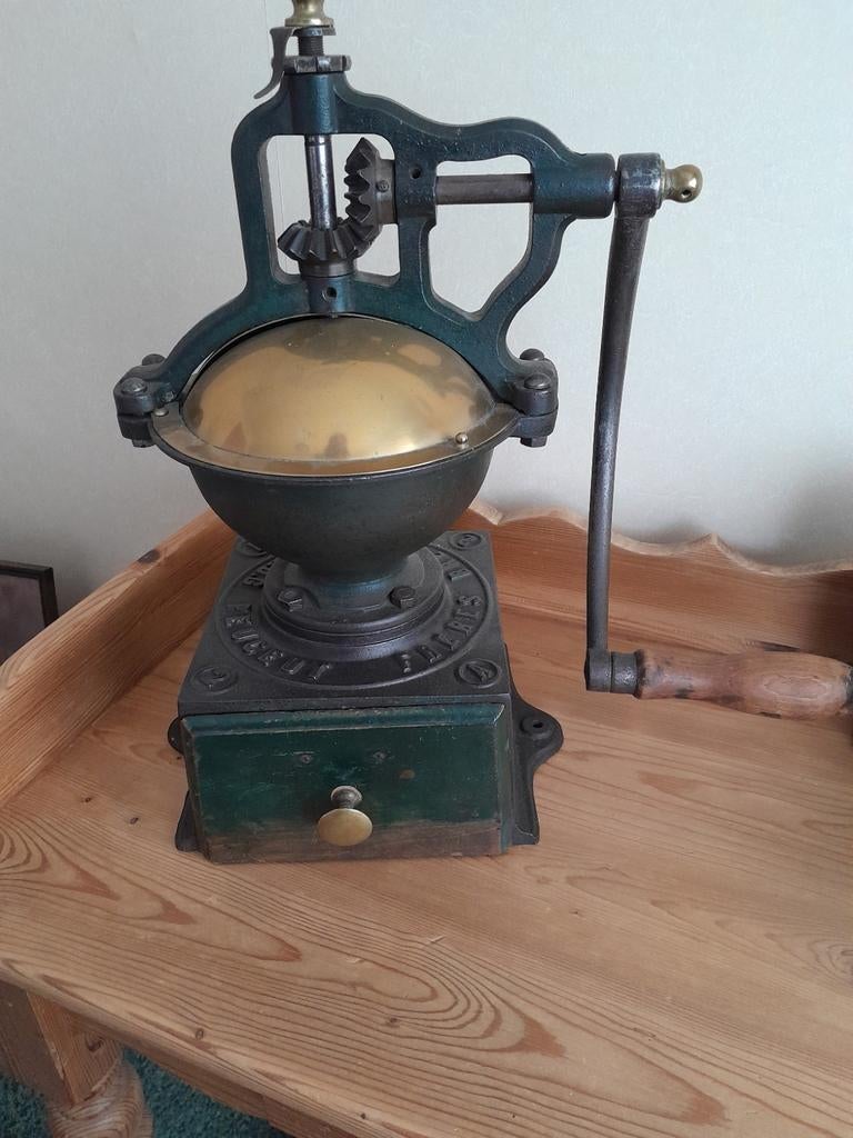 Koffie molen, Ophalen