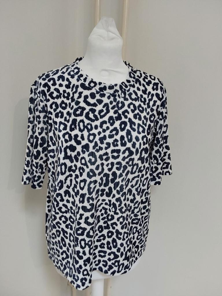 Prachtige top van Sophyline maat M ,okselm 52cm, travelstof, Sophyline, Ophalen of Verzenden, Zo goed als nieuw, Korte mouw