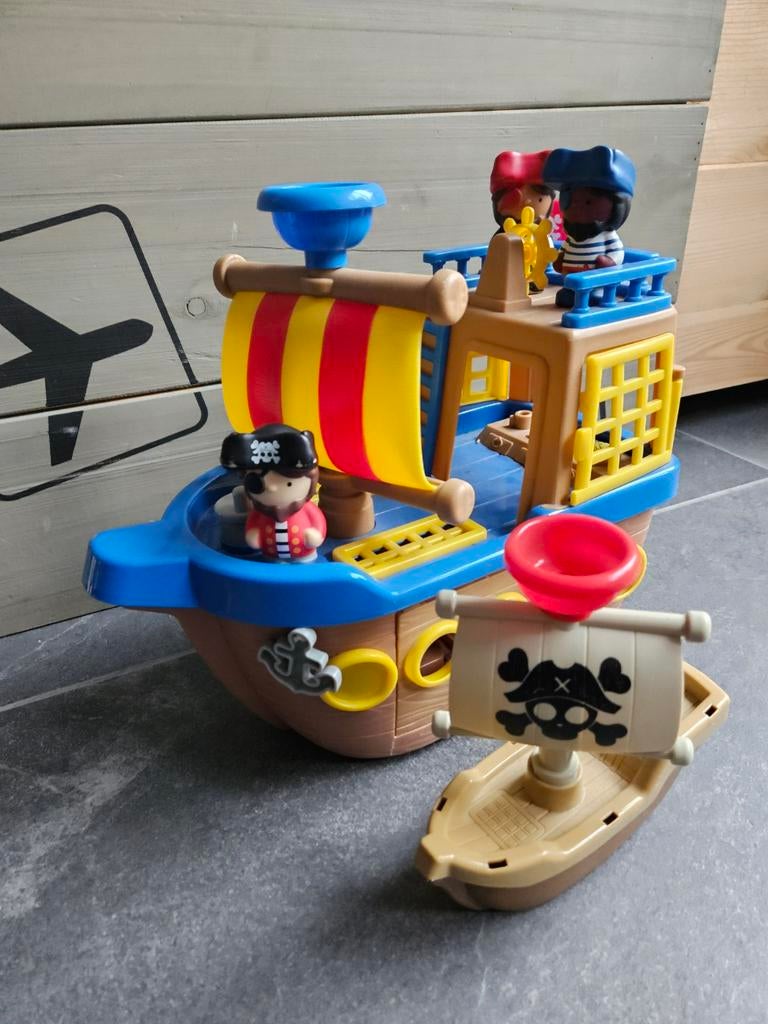 Leuk piratenboot speelgoed met figuurtjes, Ophalen, Gebruikt, Jongen of Meisje