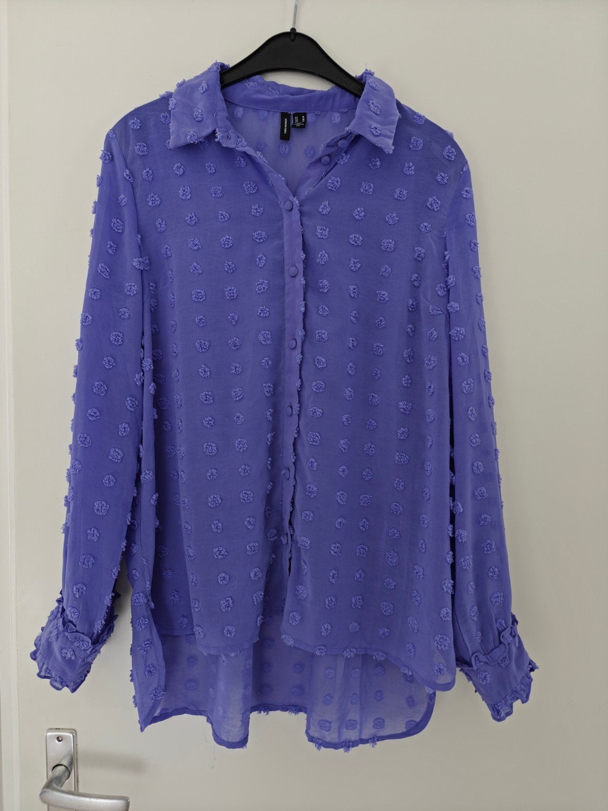 Blouse Veromoda maat M
Blouse valt ruim, blouse is gedragen,, Ophalen of Verzenden