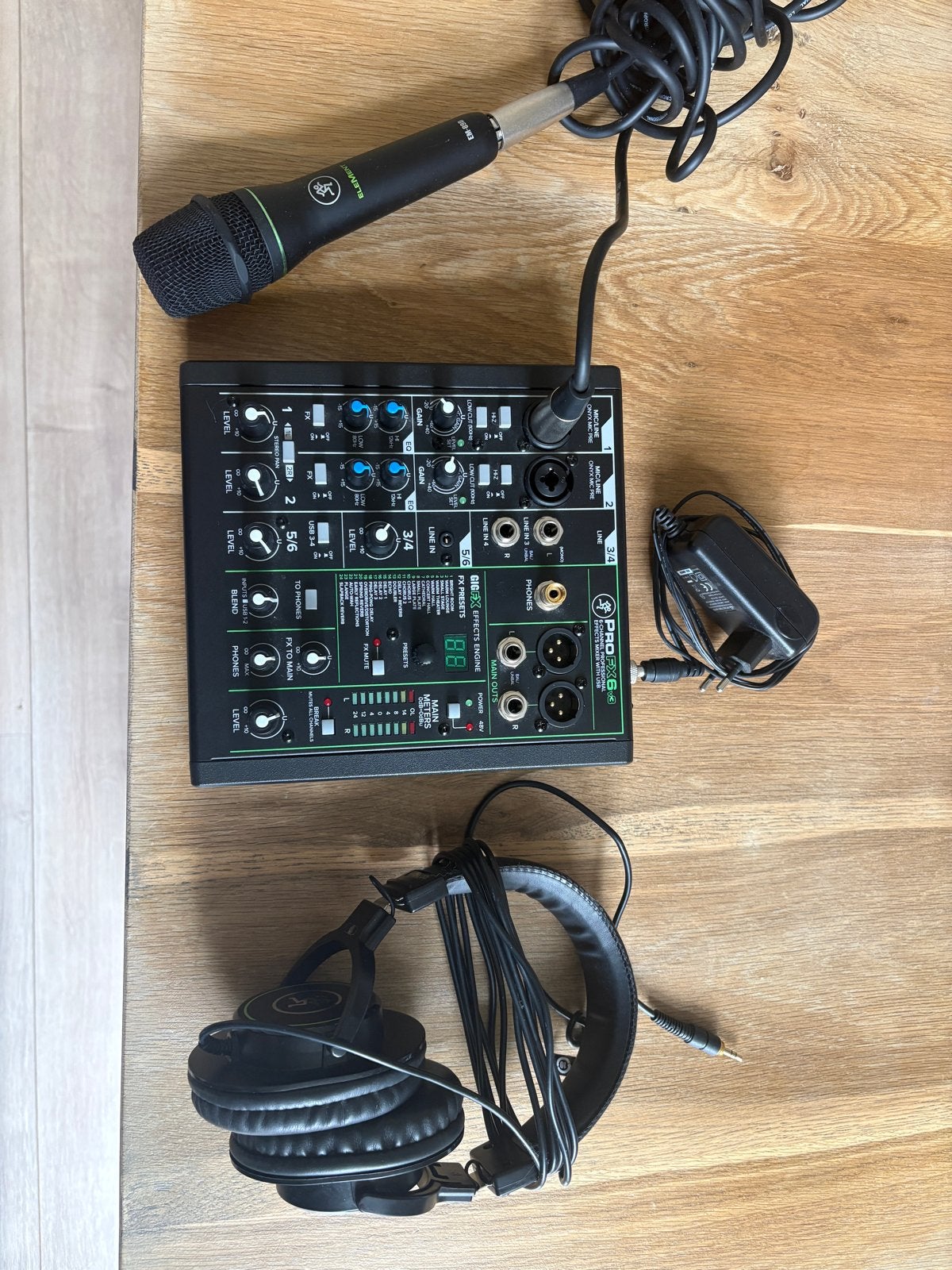 Mackie ProFX6v3 Mixer met microfoon en koptelefoon, Muziek en Instrumenten, Mengpanelen, Ophalen, Zo goed als nieuw, Minder dan 5 kanalen
