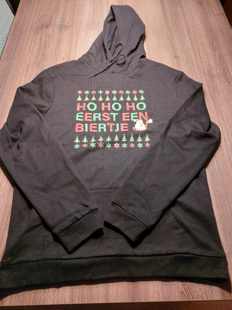 Kersthoodie - Ho Ho Ho Eerste Een Biertje - Maat M, Maat 48/50 (M), Kerstmis of Sinterklaas, Nieuw, Ophalen of Verzenden