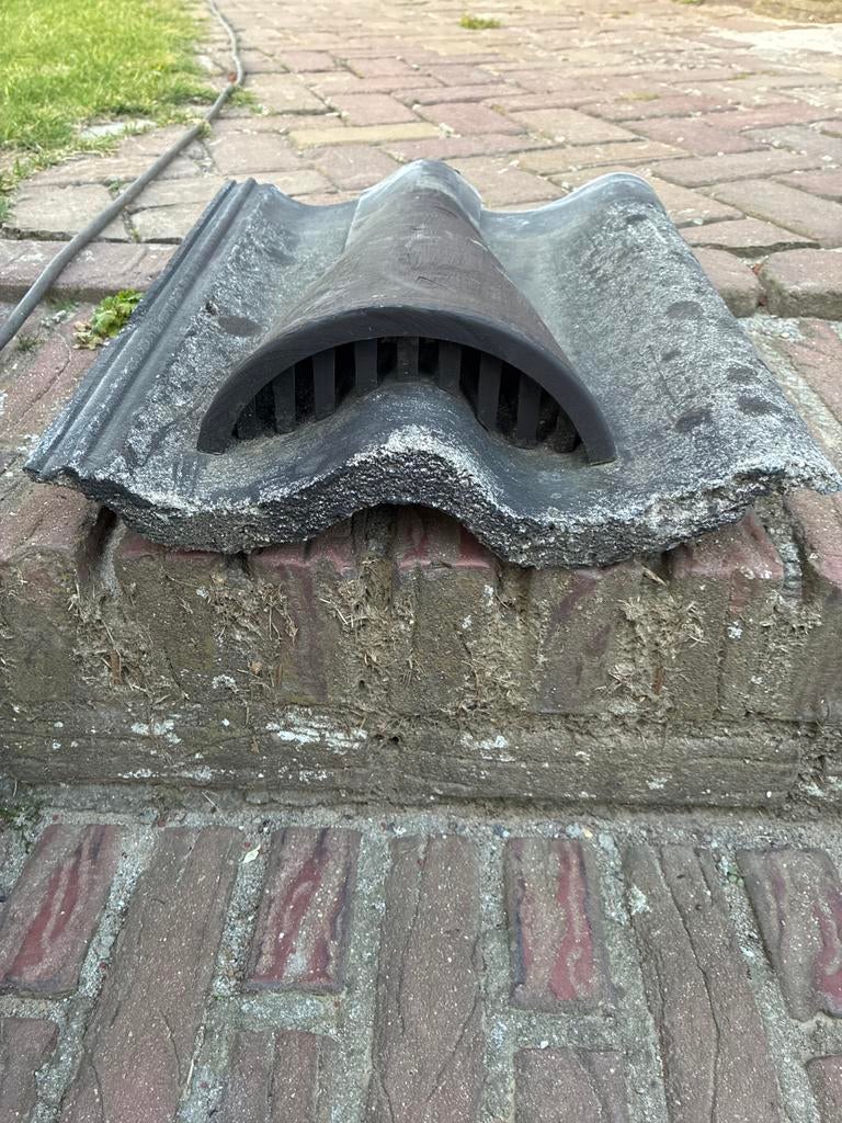 Gebruikte ventilatie dakpan - Zwart, Steen, Ophalen, Gebruikt, Steen of Klei, Zwart