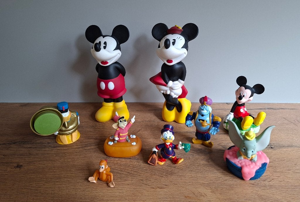 Diverse disney beeldjes meeste van kunststof, Verzamelen, Ophalen of Verzenden, Overige figuren, Gebruikt, Beeldje of Figuurtje
