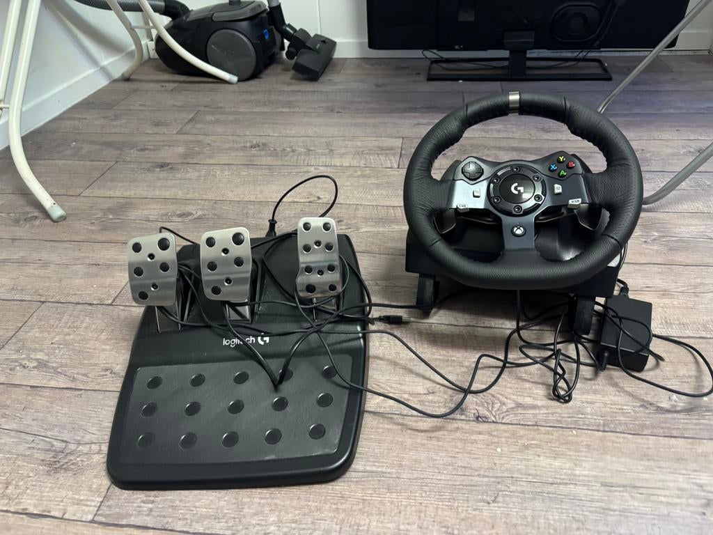 Logitech gaming stuur + pedaal, Spelcomputers en Games, Spelcomputers | Xbox | Accessoires, Ophalen, Nieuw, Stuurtje of Sportattribuut