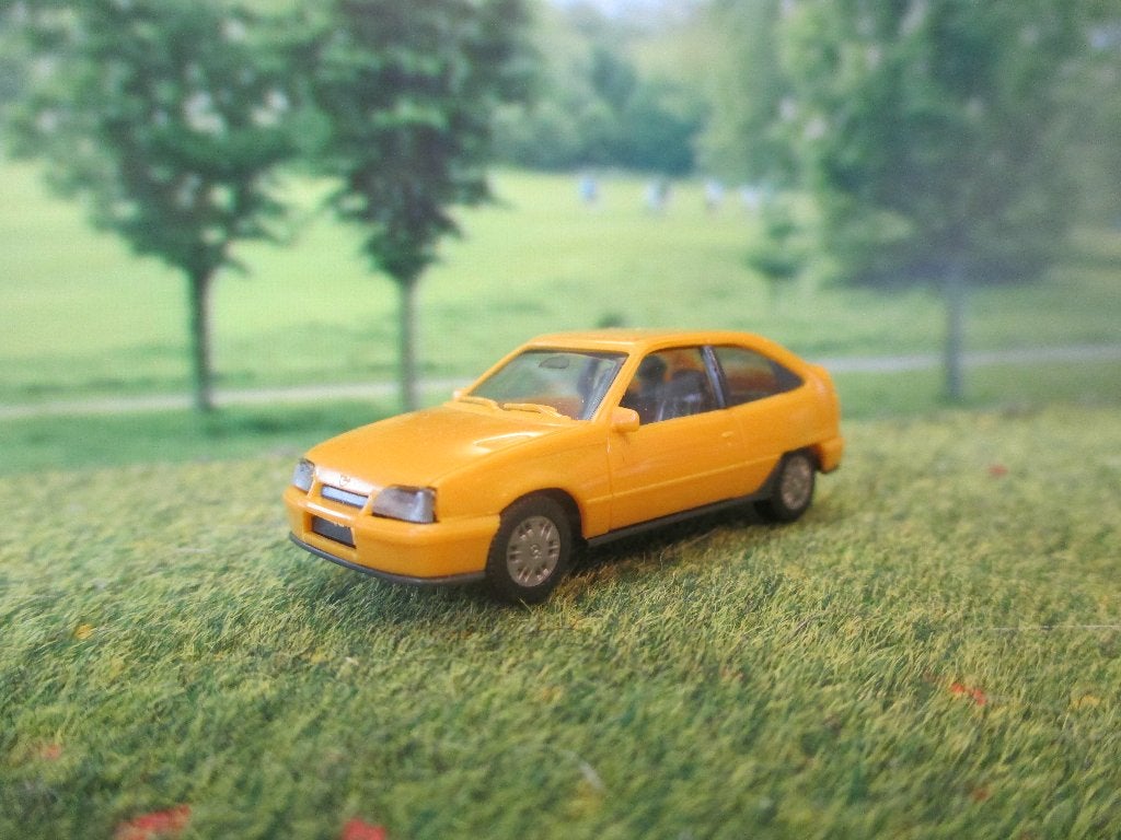 Opel Kadett E Gsi - Herpa okergeel, Ophalen of Verzenden, Zo goed als nieuw, Auto, Herpa
