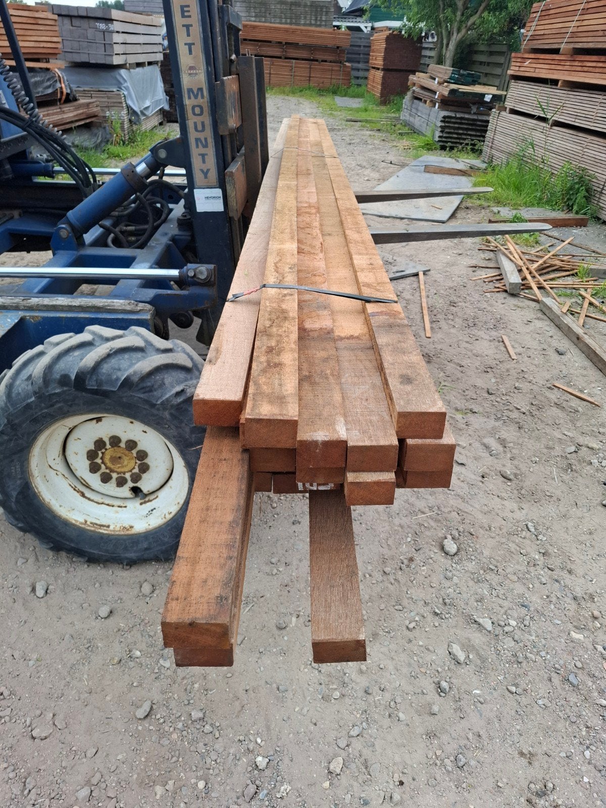 Partij 26 st hardhout palen balken 4m+ bezorgen mogelijk, Tuin en Terras, Ophalen, Nieuw, Hardhout, 250 cm of meer