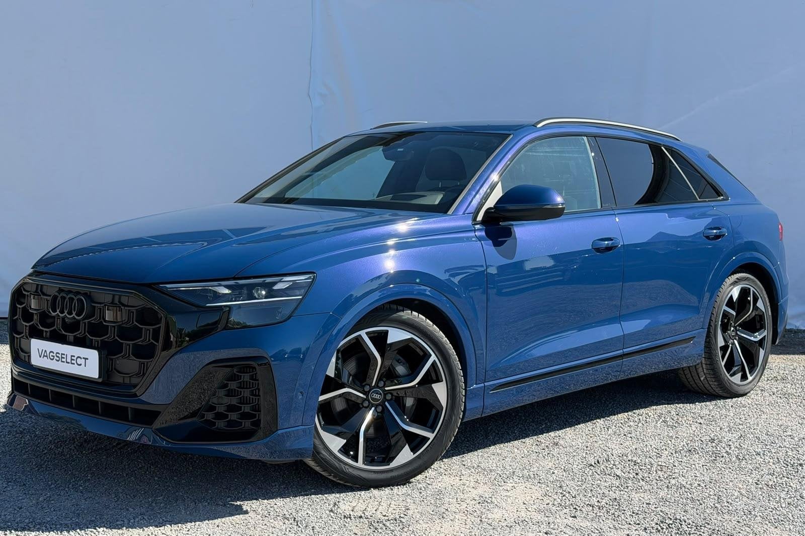 Audi Q8 55 TFSI quattro | 360 Camera | HUD | Leder | Trekhaa, Auto's, Automaat, Dealer onderhouden, 77 km/l, Gebruikt