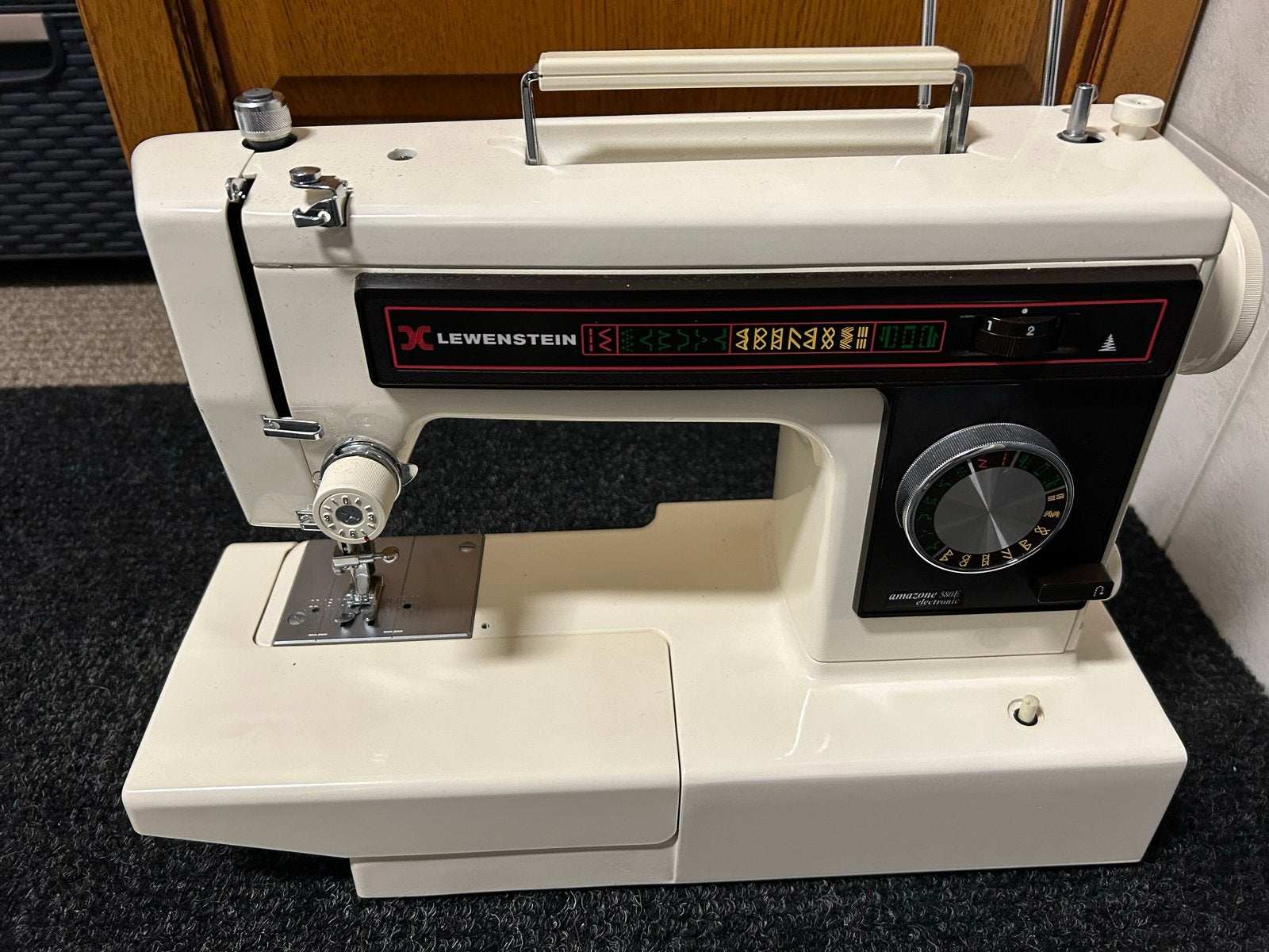 Lewenstein Amazone 580E Naaimachine - Zo goed als nieuw, Hobby en Vrije tijd, Ophalen, Zo goed als nieuw, Naaimachine, Lewenstein