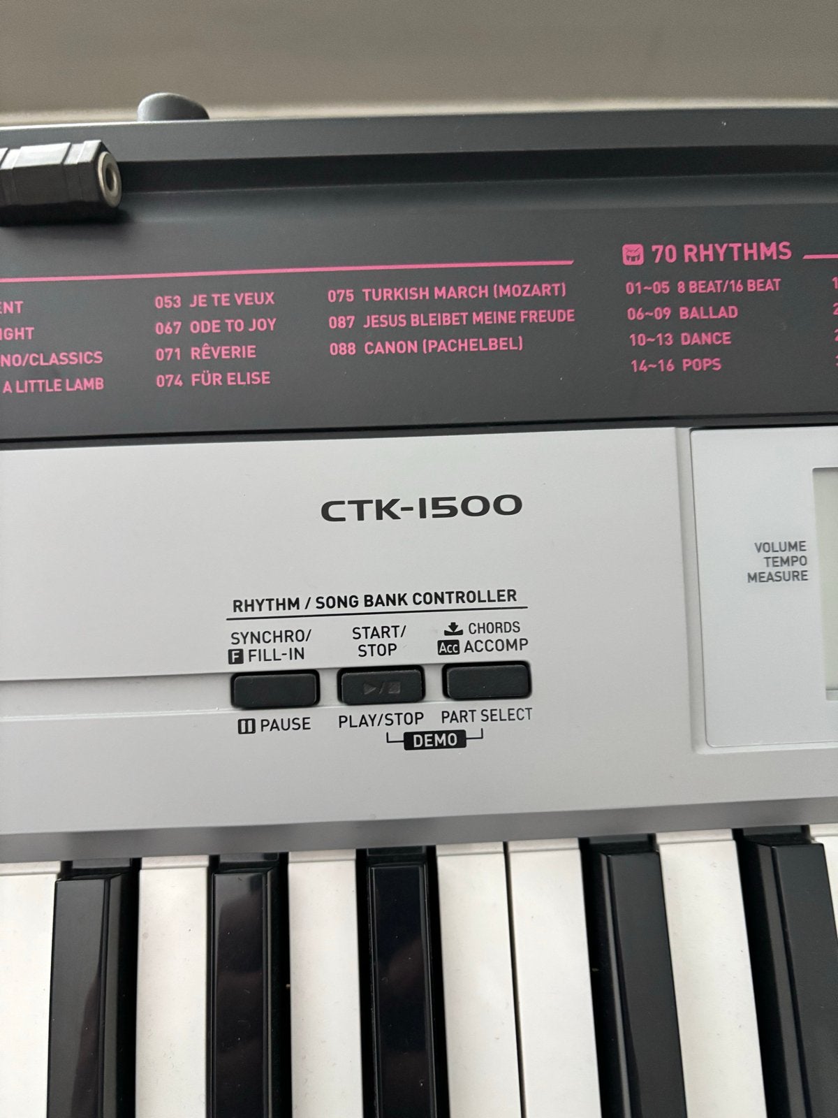 Foto 4 van Casio CTK-1500 Keyboard met standaard