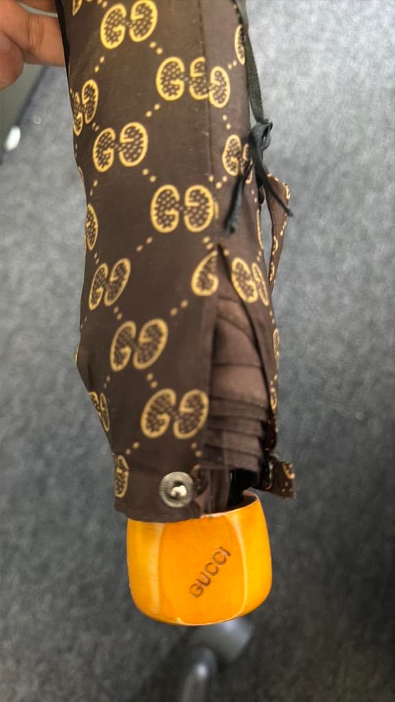 Mooie gg cc opvouwbare paraplu chique herfst 2026 €30, Kleding | Dames, Riemen en Ceinturen, Ophalen of Verzenden, Zo goed als nieuw