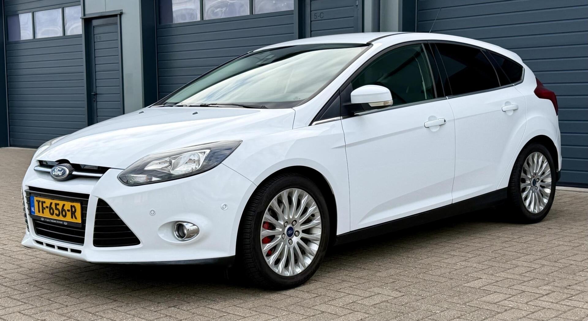 Ford Focus 1.0 -125pk Titanium | Nieuwe Motor! | 5 Deurs | A, Gebruikt, Zwart, 635 kg, Wit