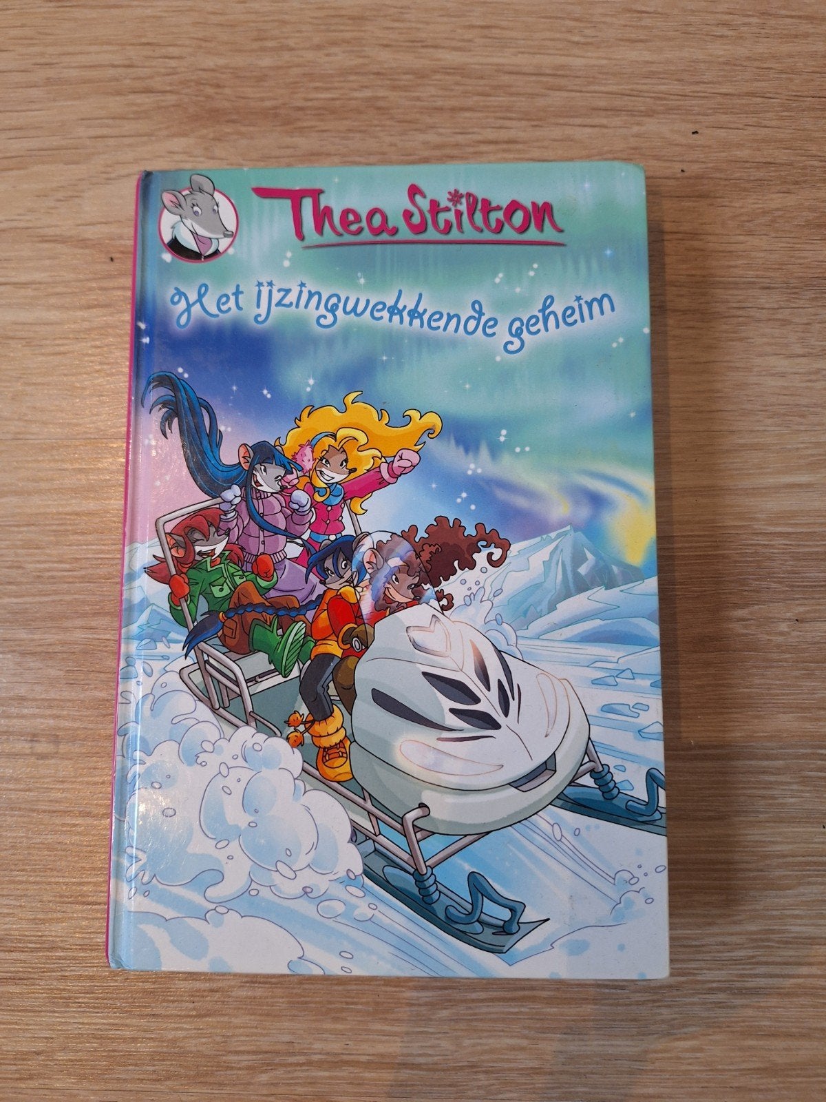 Thea Stilton - Het IJzingwekkende Geheim, Boeken, Ophalen of Verzenden, Zo goed als nieuw, Thea Stilton, Fictie