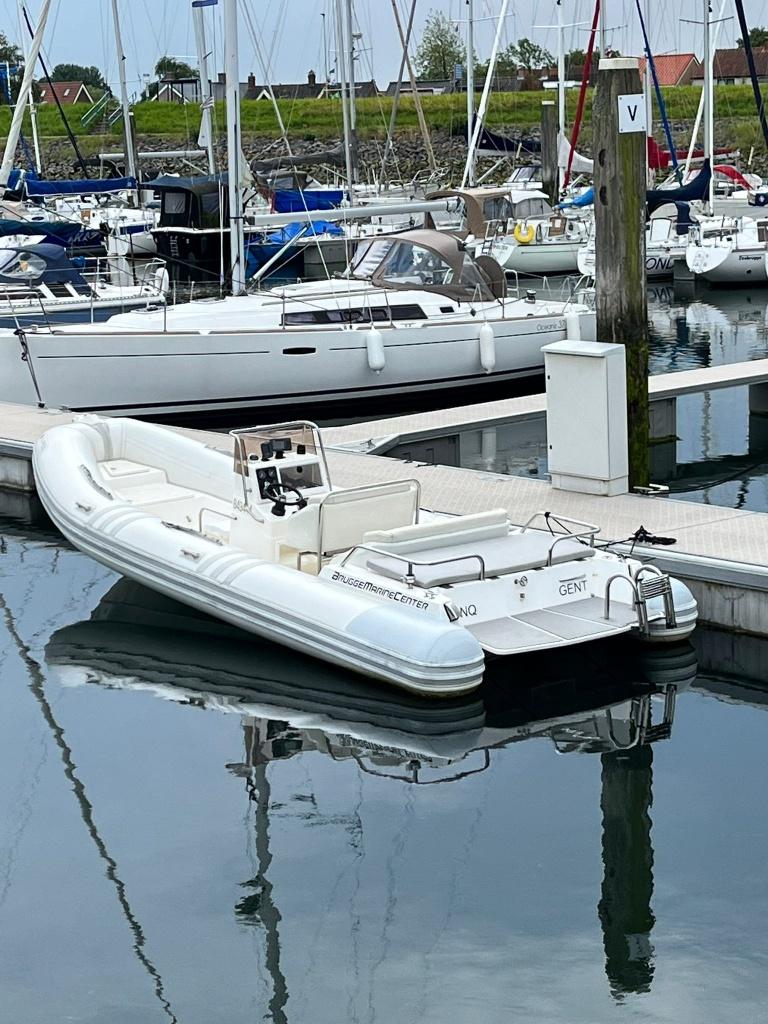 Rubberboot Apex 24, 7.5m, 5.0MPI 260PK, Watersport en Boten, Speedboten, Gebruikt, Benzine, 200 pk of meer, Binnenboordmotor, Ophalen