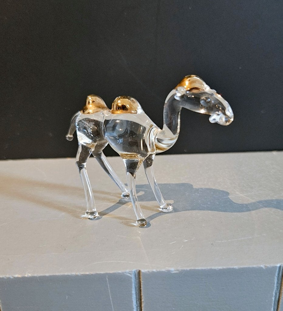 handgeblazen glazen kameel beeldje met goud, Ophalen of Verzenden, Zo goed als nieuw, Dier