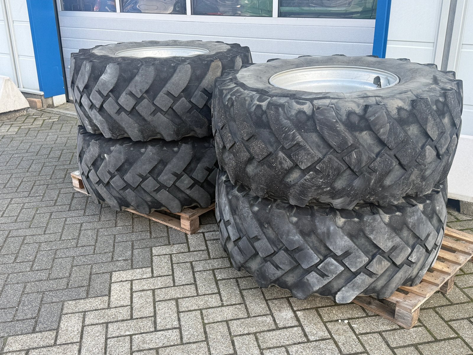 4 gebruikte manitou banden met velg, Zakelijke goederen, Ophalen