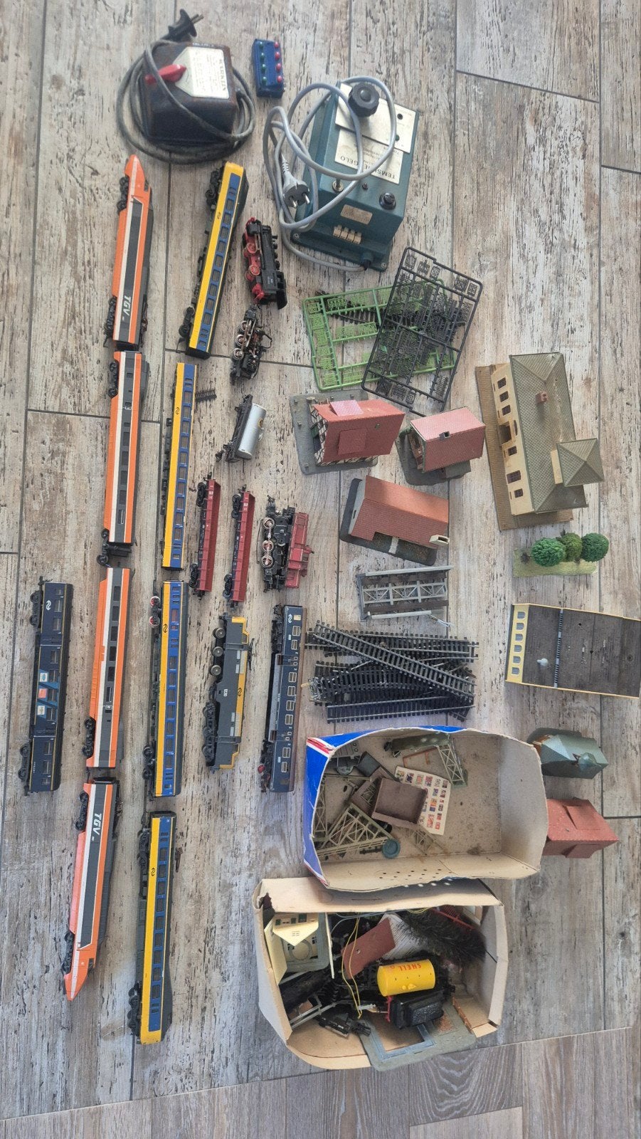 Diverse treinspullen: treinen, rails, gebouwen en meer, Hobby en Vrije tijd, Modeltreinen | H0, Overige merken, Gebruikt, Locomotief