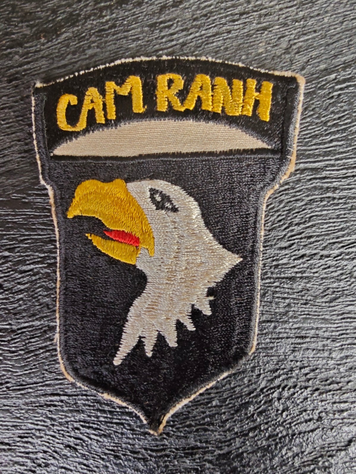 US Army 101st Airborne Division Cam Ranh Vietnam mouwembleem, Verzamelen, Ophalen of Verzenden, Landmacht, Amerika, Embleem of Badge