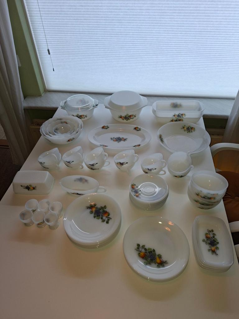 Acropal Fruits De France vintage servies melkglas opaalglas, Ophalen