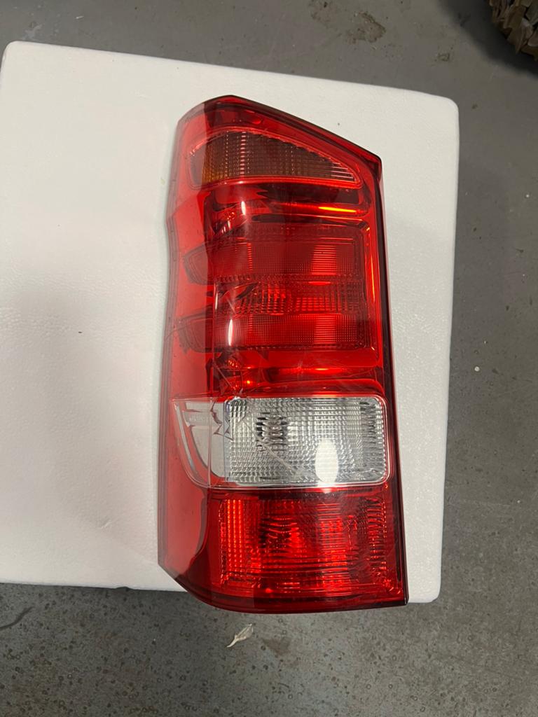 W447 Originele Mercedes Vito achterlicht links, Auto-onderdelen, Ophalen of Verzenden, Links, Deur