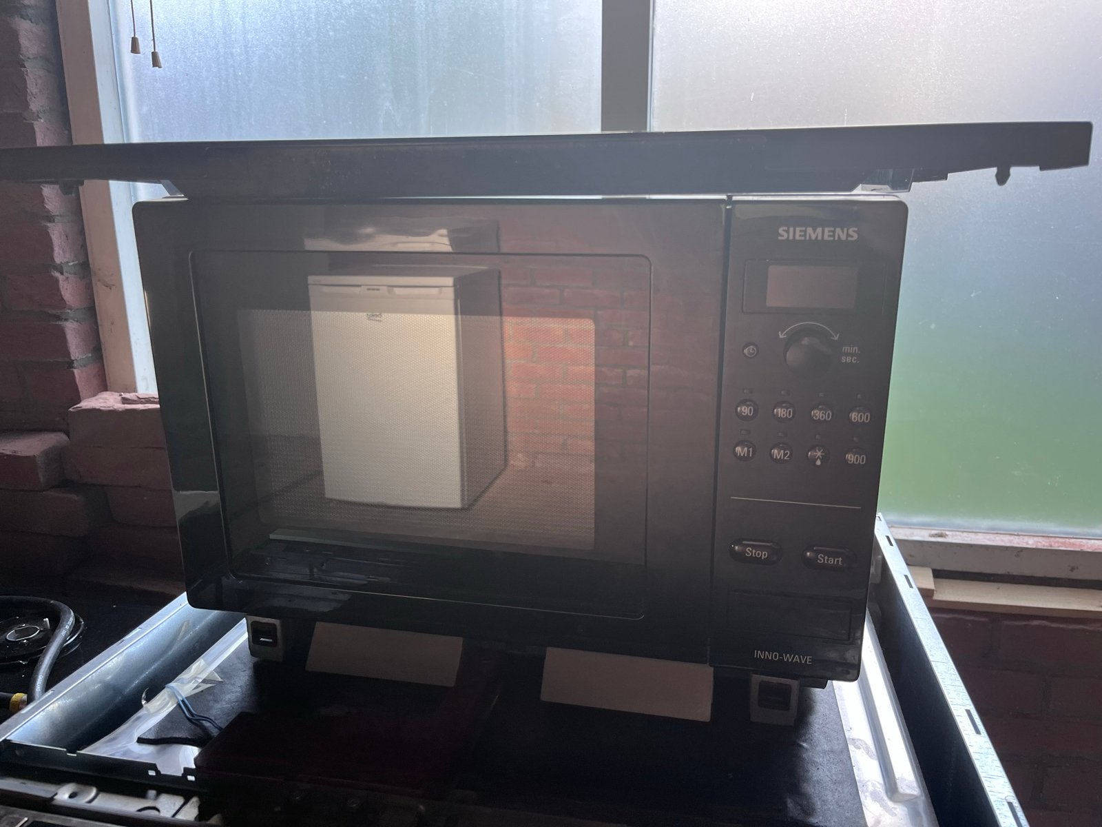 Siemens InnoWave Magnetron - Zwart, Vrijstaand, Witgoed en Apparatuur, Ophalen, Gebruikt, Magnetron, 45 tot 60 cm
