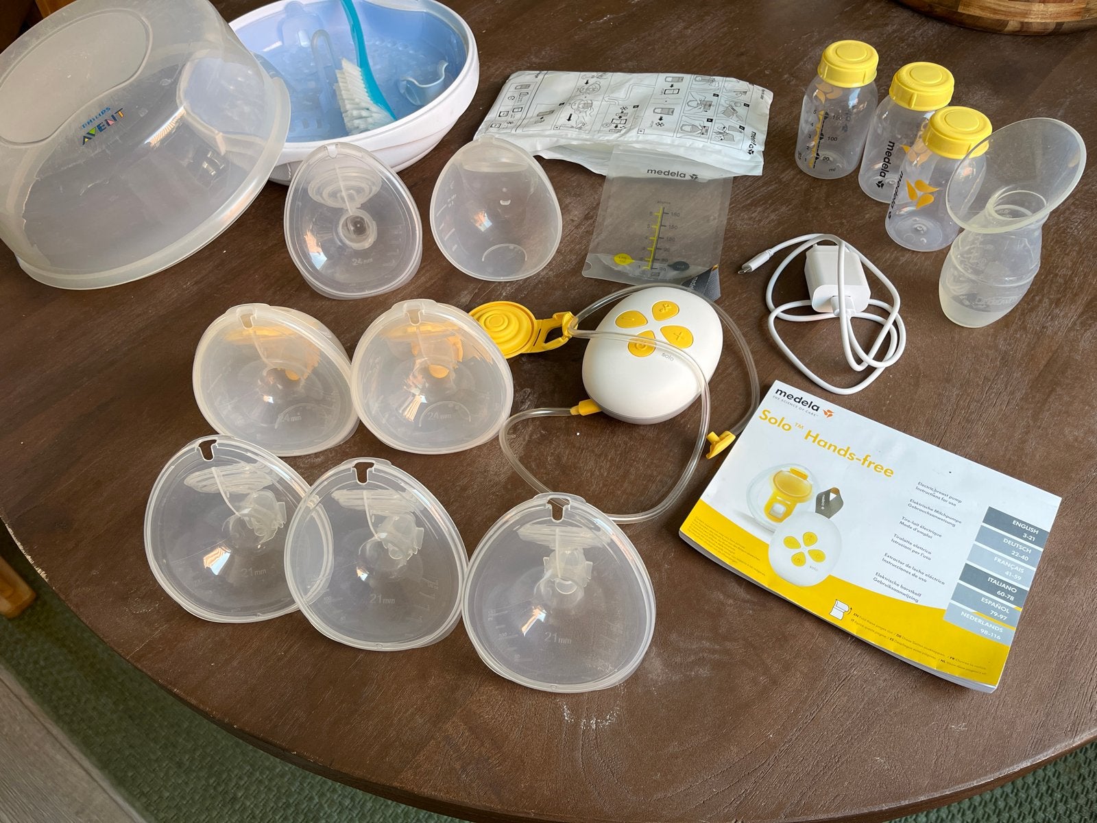 Medela Solo Hands-free Borstkolf met accessoires, Medela, Borstkolf, Ophalen of Verzenden, Zo goed als nieuw