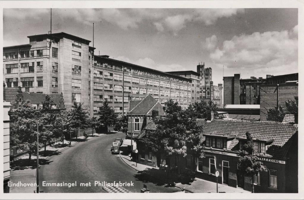 Eindhoven – Emmasingel met Philipsfabriek., Verzamelen, Ophalen of Verzenden, 1940 tot 1960, Gelopen, Noord-Brabant