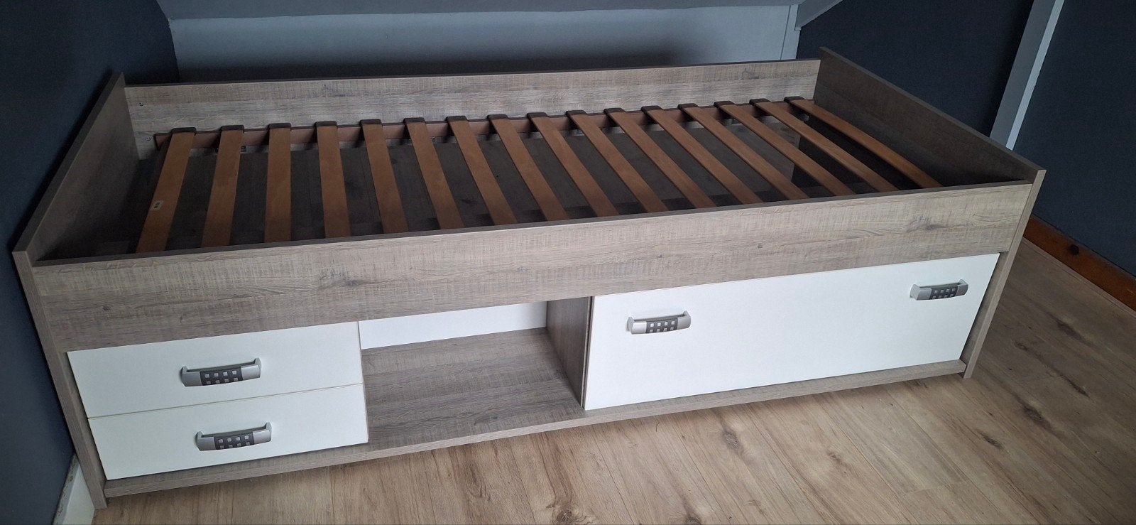 1 persoonsbed., Ophalen, Zo goed als nieuw, Eenpersoons, Hout